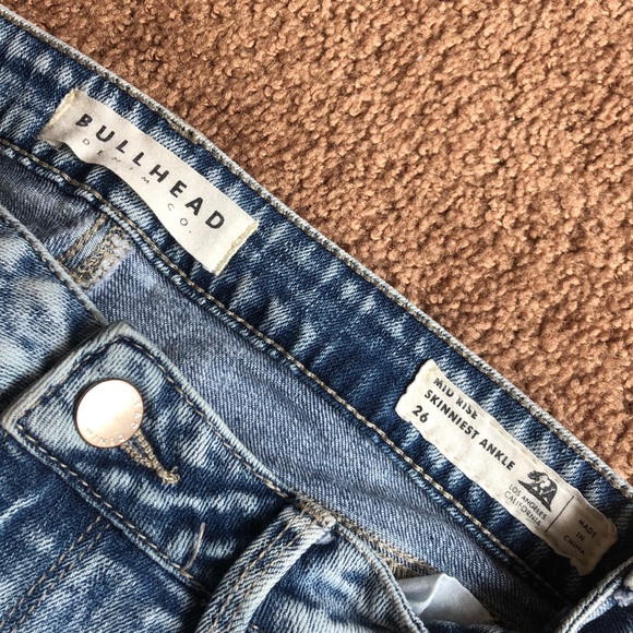 Light wash Bullhead Mid Rise skinny ankle jeans - Picture 4 of 4